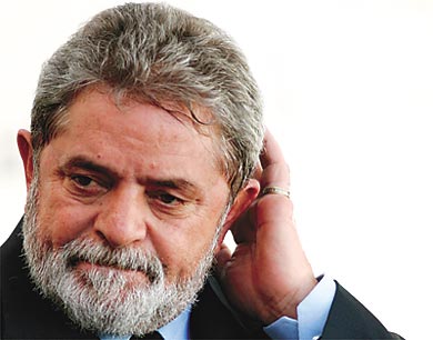 LulaCocandoCabeca1 Rejeição de Lula passou de 33% em maio de 2014 para 55% agora