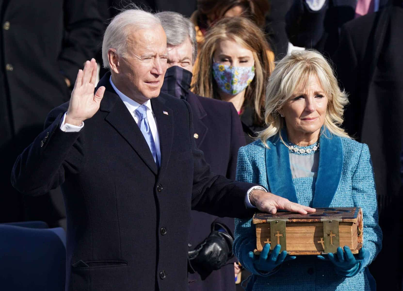 2021-01-20T173313Z_1_LYNXMPEH0J1CM_RTROPTP_4_USA-BIDEN-INAUGURATION-scaled-compressed Joe Biden toma posse como novo presidente dos EUA 20/01/2020 REUTERS/Kevin Lamarque