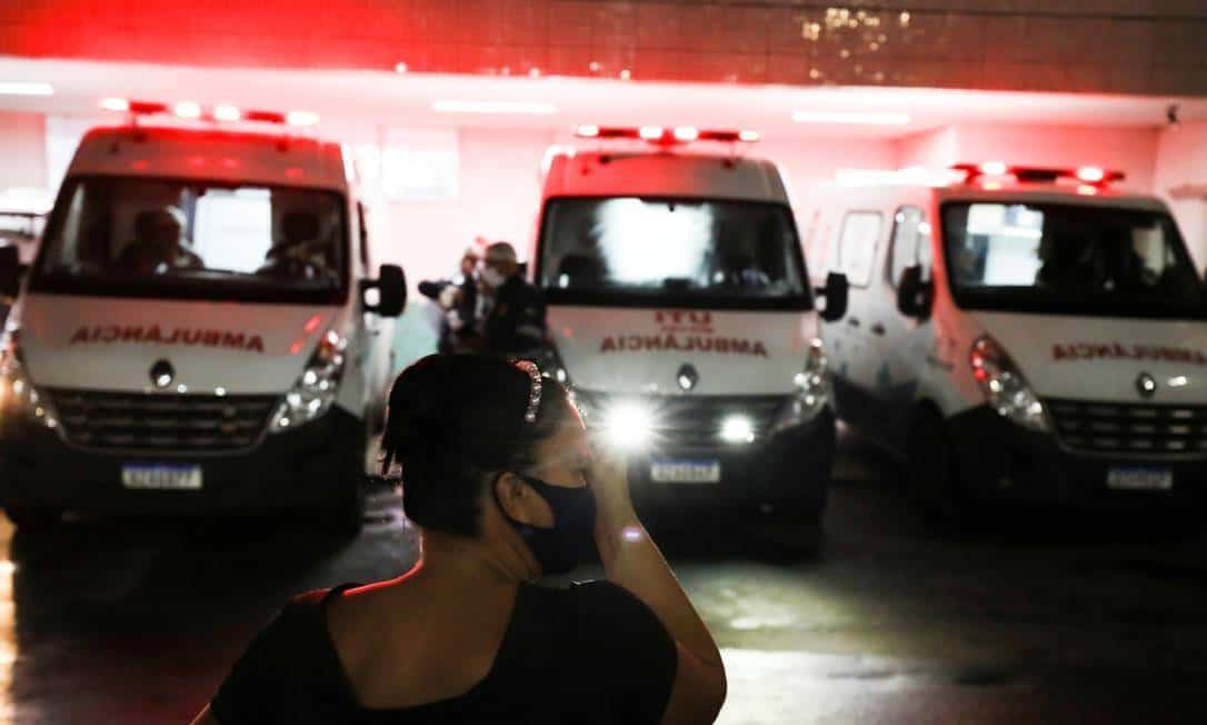x91194390_Priscila-Carvalho-31-reacts-outside-the-28-de-Agosto-hospital-where-her-father-is-hospitali.jpg.pagespeed.ic.HMJ1A83oGa Foto: Reuters/Bruno Kelly