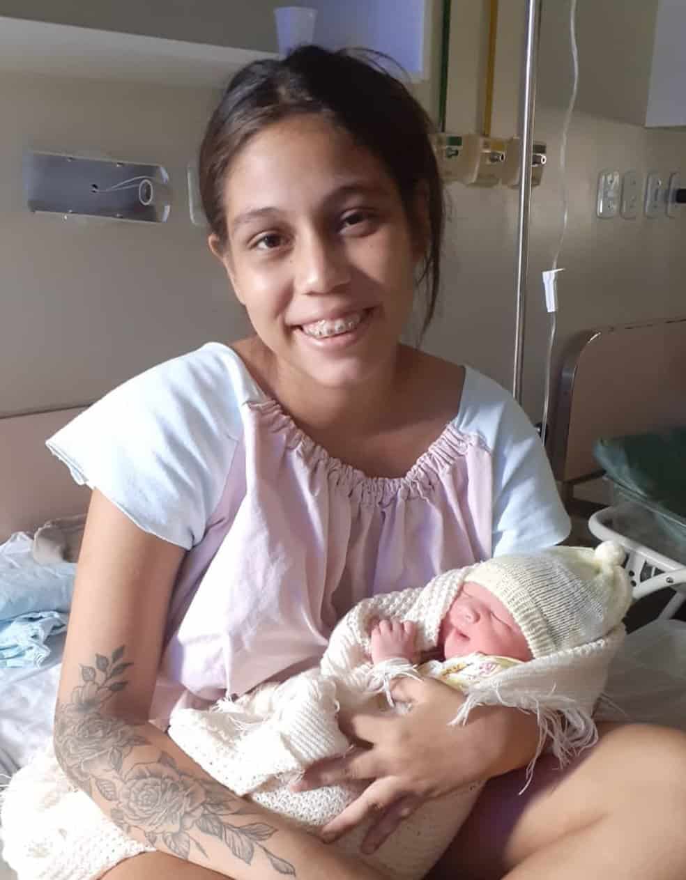 ana Ana Melissa, de 18 anos, descobriu gravidez na hora do parto — Foto: Arquivo pessoal