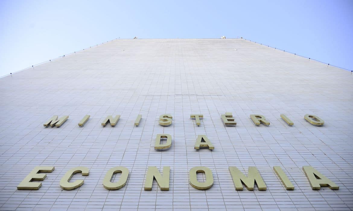 Fachada do Ministério da economia na Esplanada dos Ministérios Fachada do Ministério da economia na Esplanada dos Ministérios