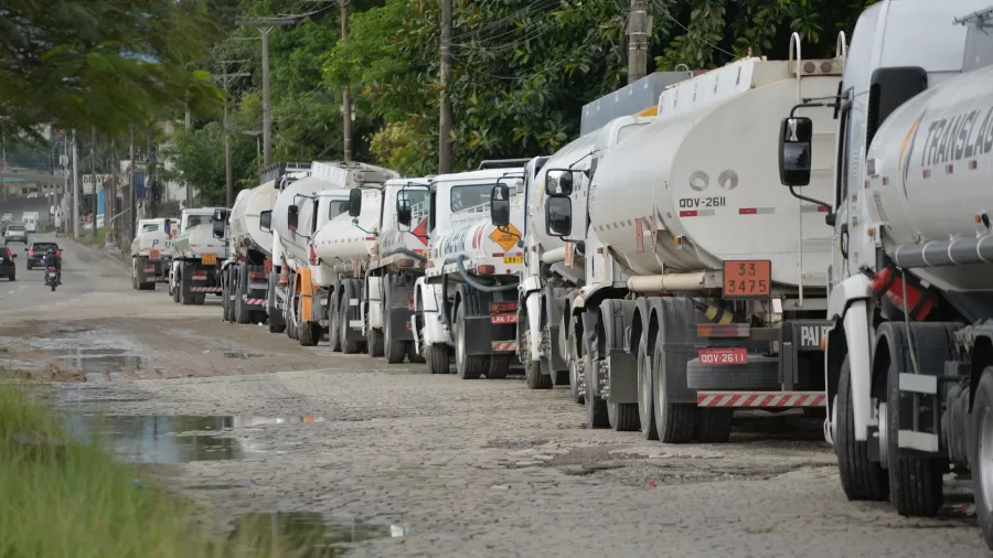 21-out-2021—paralisacao-de-caminhoneiros-tanqueiros-na-regiao-de-campos-eliseos-em-duque-de-caxias-no-rj-1634911951294_v2_900x506.jpg 21-out-2021---paralisacao-de-caminhoneiros-tanqueiros-na-regiao-de-campos-eliseos-em-duque-de-caxias-no-rj-1634911951294_v2_900x506.jpg