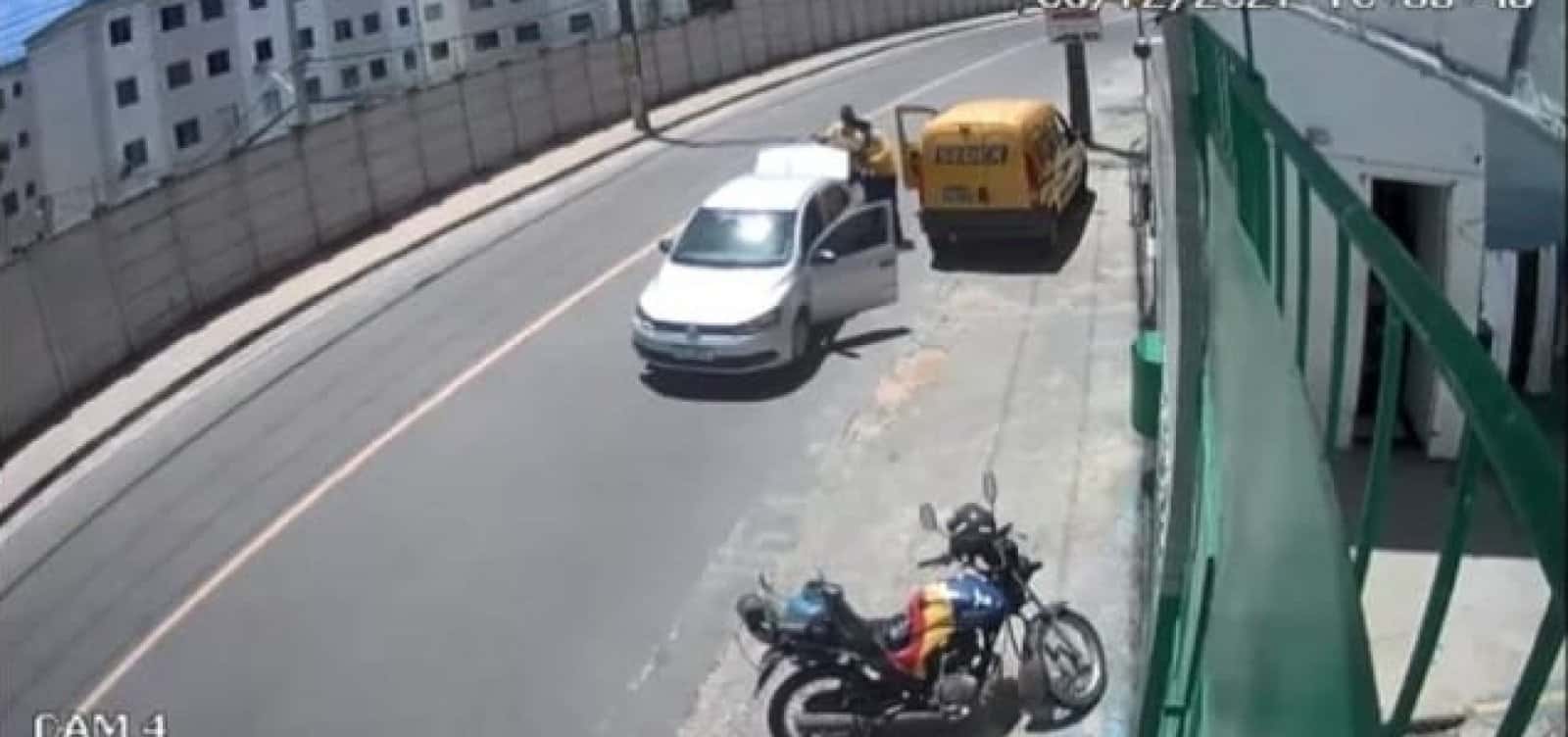 116208,funcionario-do-correios-e-trancado-em-porta-malas-por-homens-armados-3 116208,funcionario-do-correios-e-trancado-em-porta-malas-por-homens-armados-3