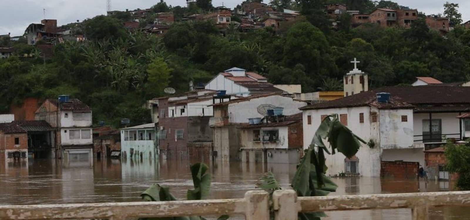 117033,em-meio-a-temporais-corpo-de-bombeiros-monitora-dez-barragens-na-bahia-3