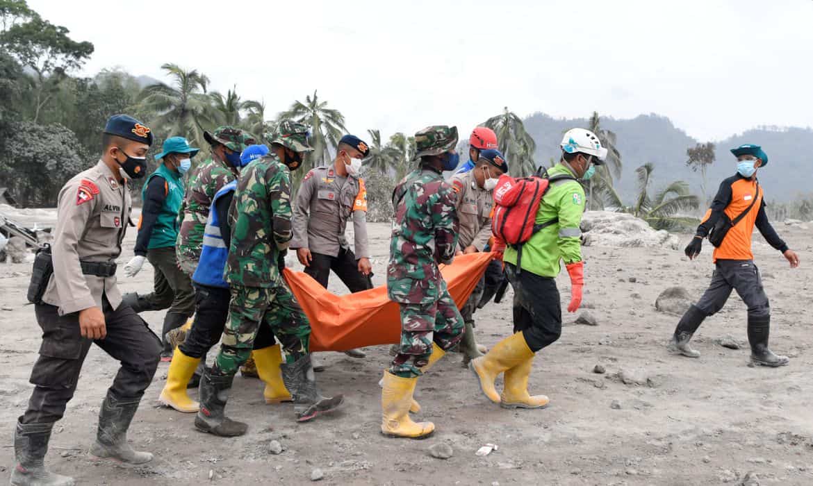 2021-12-06t144805z_1_lynxmpehb50nc_rtroptp_4_indonesia-volcano Foto: Antara Foto/Zabur Karuru/Direitos Reservados