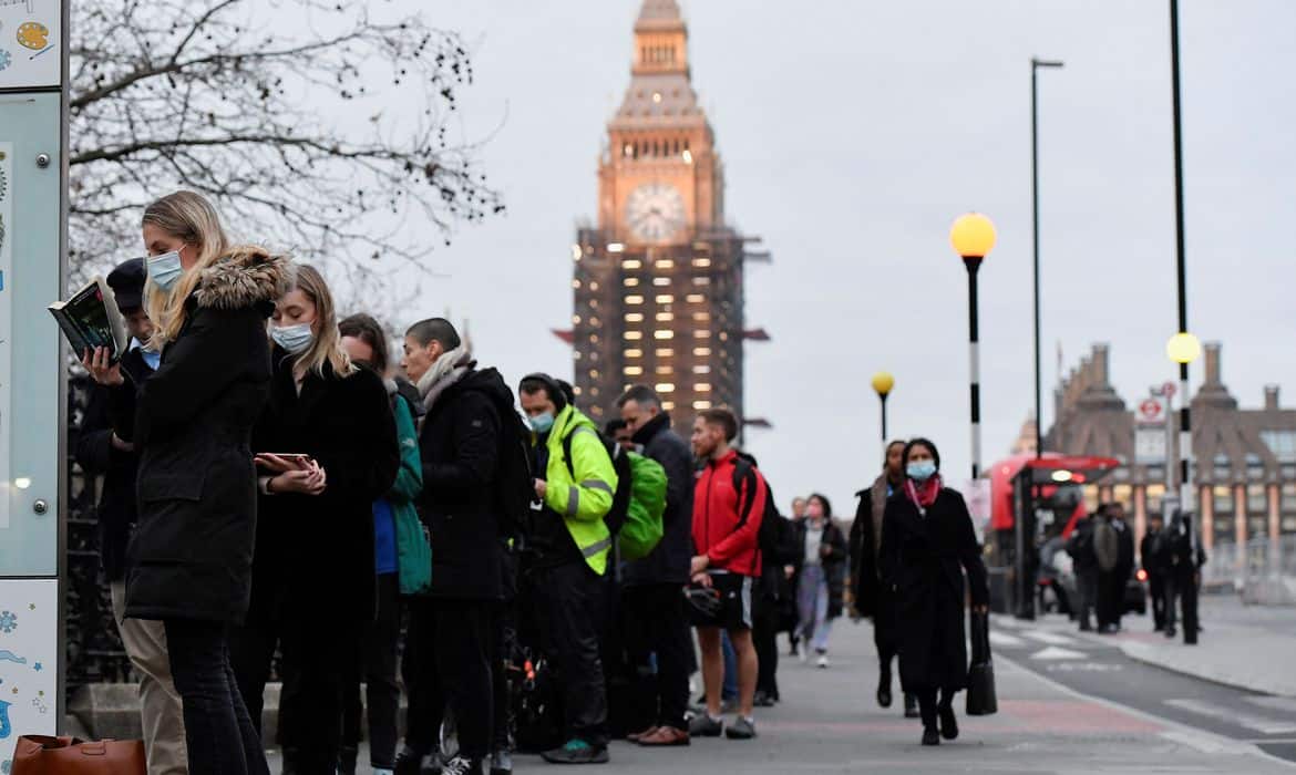 2021-12-14t104400z_419694581_rc28er9s3say_rtrmadp_3_health-coronavirus-britain-queues 2021-12-14t104400z_419694581_rc28er9s3say_rtrmadp_3_health-coronavirus-britain-queues