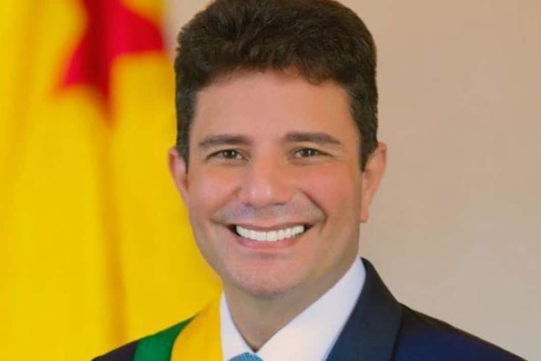 Picsart_22-01-04_00-17-24-389