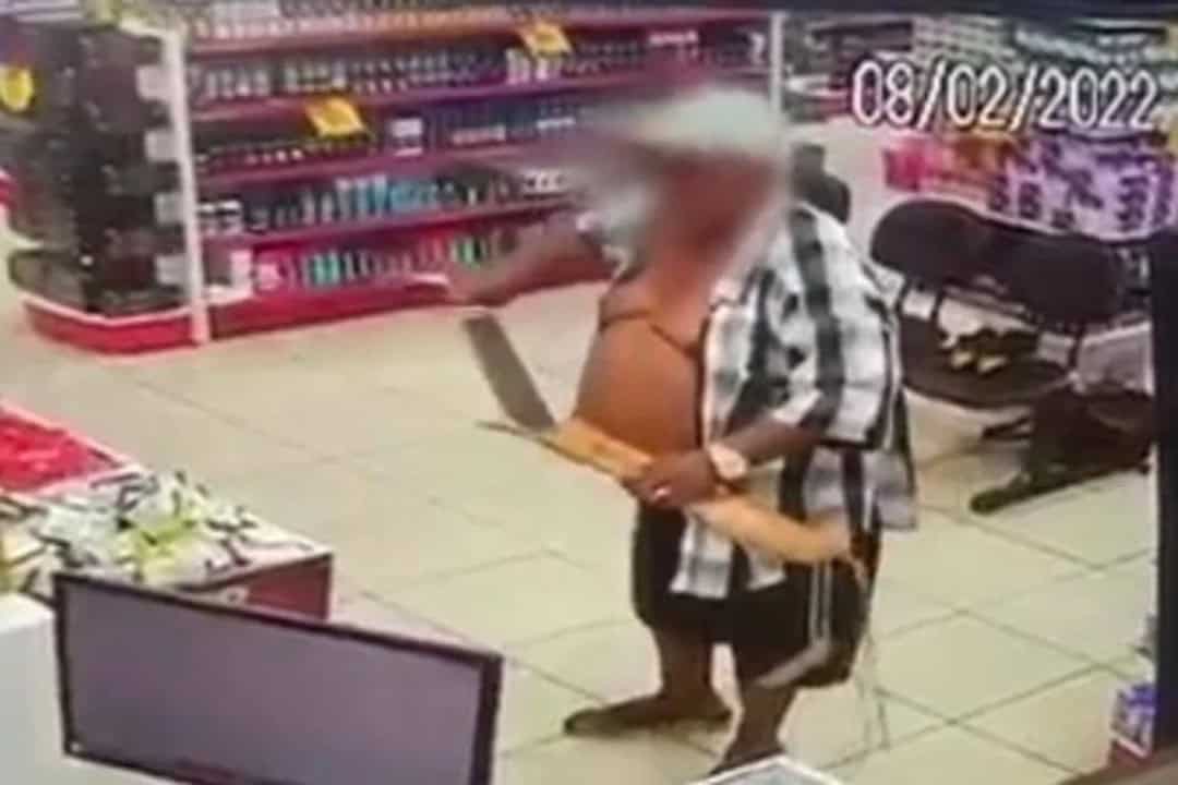 idoso-facao-(1) idoso-facao-(1)