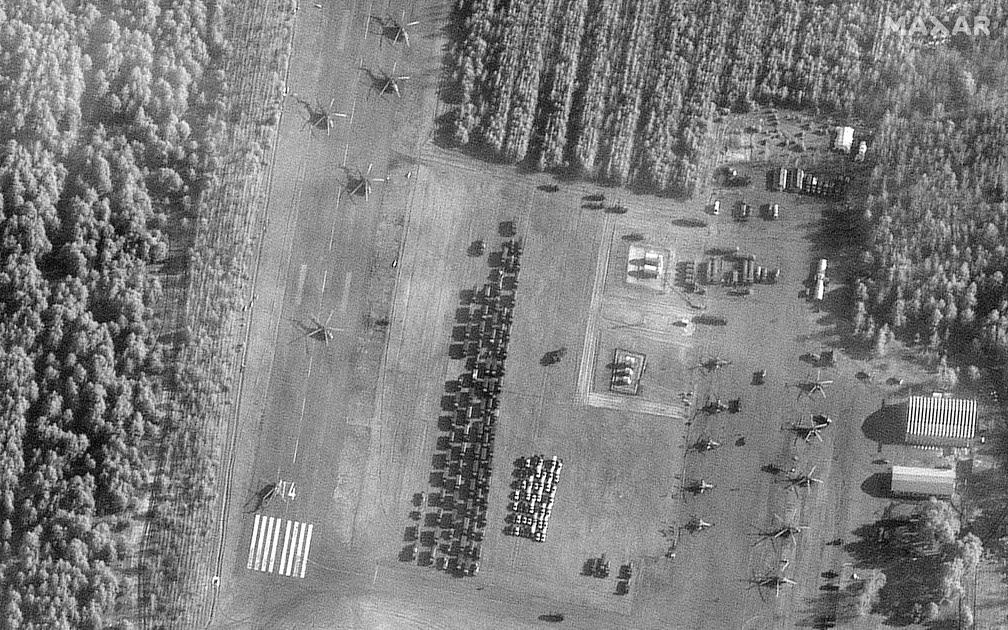 2022-02-25t195803z-1068796777-rc2wqs92xh9h-rtrmadp-3-ukraine-crisis-satellite Imagens de satélite mostram helicópteros e veículos no aeródromo V D Bolshoy Bokov, Belarus, perto da fronteira com a Ucrânia, nesta foto de satélite tirada em 25 de fevereiro de 2022. — Foto: Courtesy of Satellite image 2022 Maxar Technologies/Handout via REUTERS