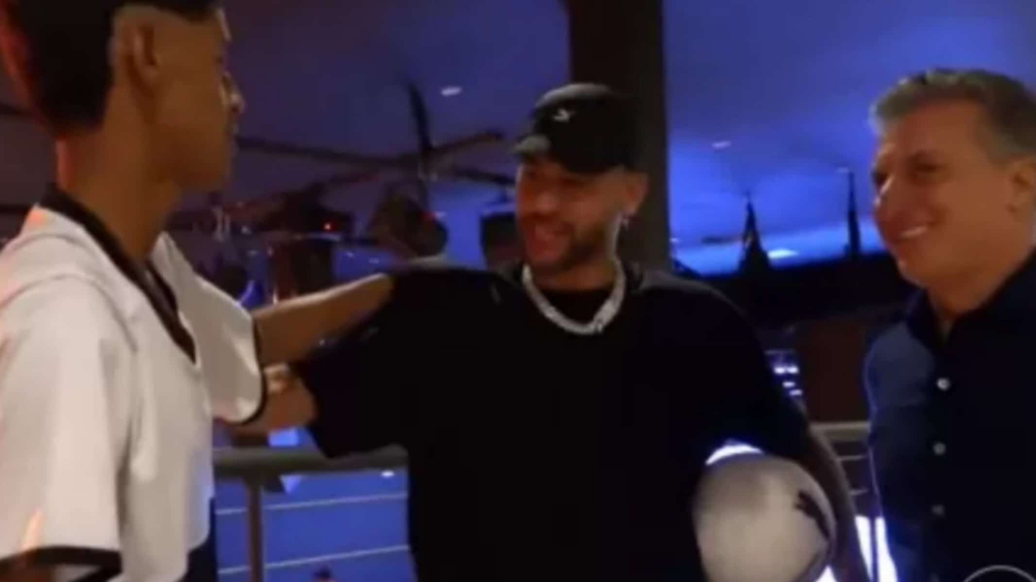 Picsart_22-04-10_19-44-27-605