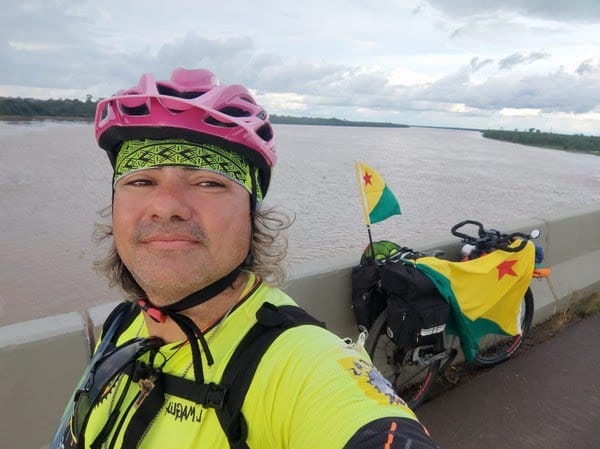 Reginaldo Dantas registra passagem pela ponte sobre o Rio Madeira — Foto: Arquivo pessoal/Reginaldo Dantas