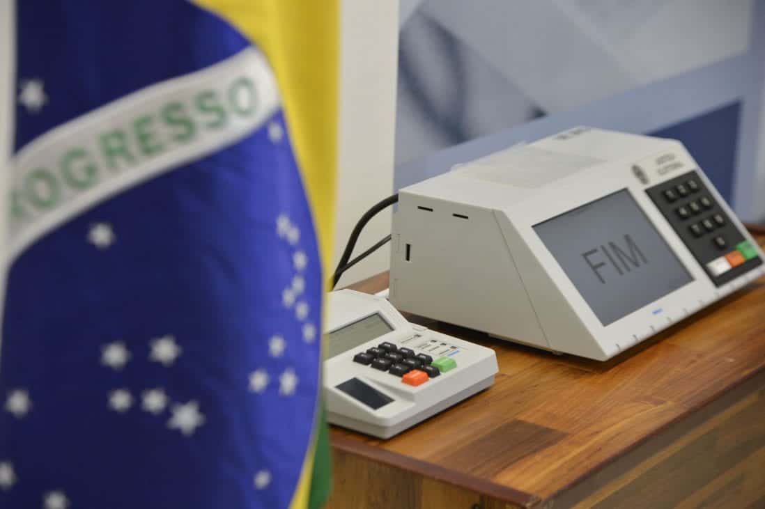 Eleicoes-2016-urnas-eletronicas-brasileiras_00310012016-1098x731