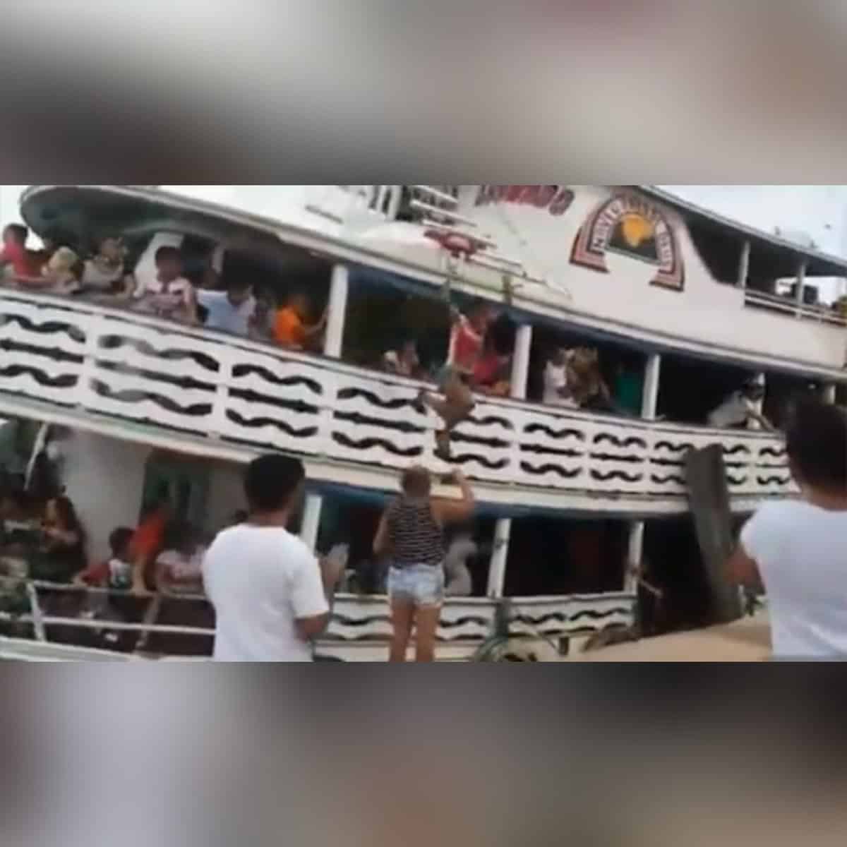 PhotoGrid_1651636324952 PhotoGrid_1651636324952