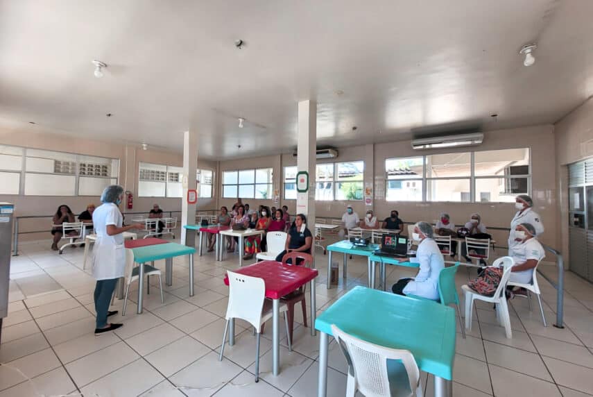 WhatsApp-Image-2022-05-23-at-17.30.50-855×572 Capacitação teve início nesta segunda, 23, para profissionais de manipulação de alimentos do hospital. Foto: cedida.