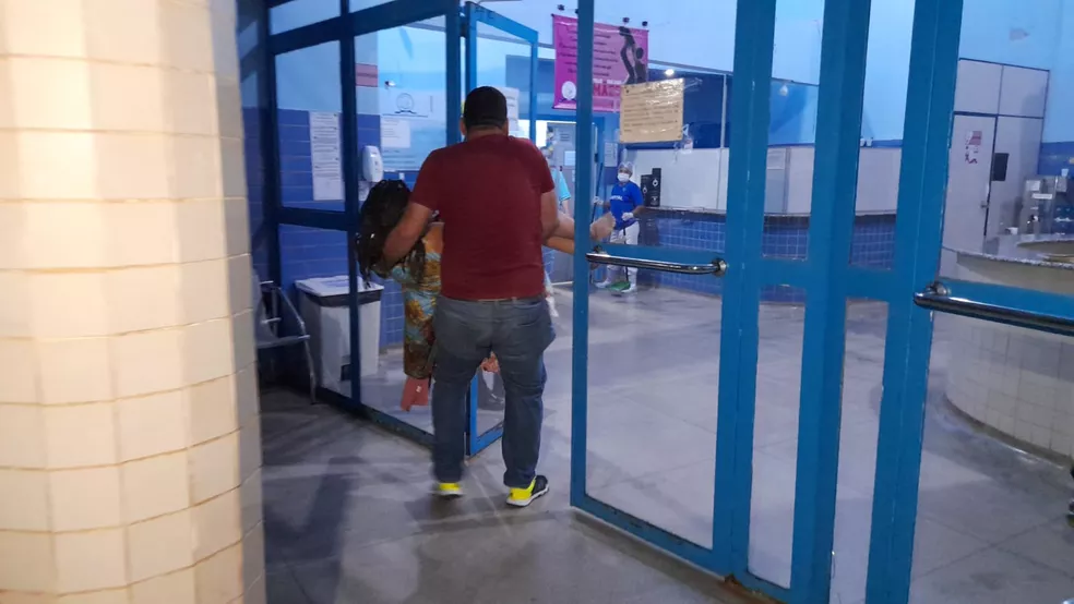 Mulher dá à luz dentro de carro de motorista que salvou criança arremessada de carro pelos pais em Porto Velho — Foto: Wanderson Caldeira