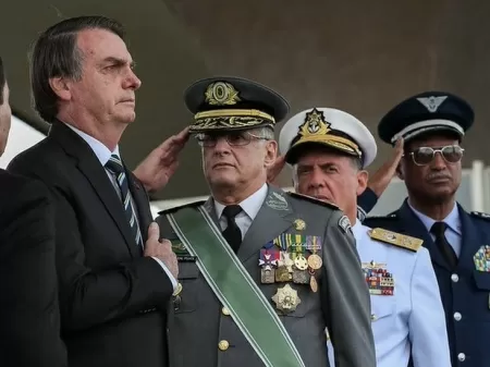 militares-prestam-continencia-a-bolsonaro-1628547983170_v2_450x337.jpg militares-prestam-continencia-a-bolsonaro-1628547983170_v2_450x337.jpg
