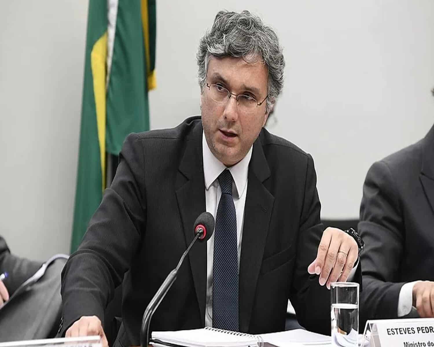 Foto: Wikipédia
O secretário do Tesouro e Orçamento Esteves Colnago