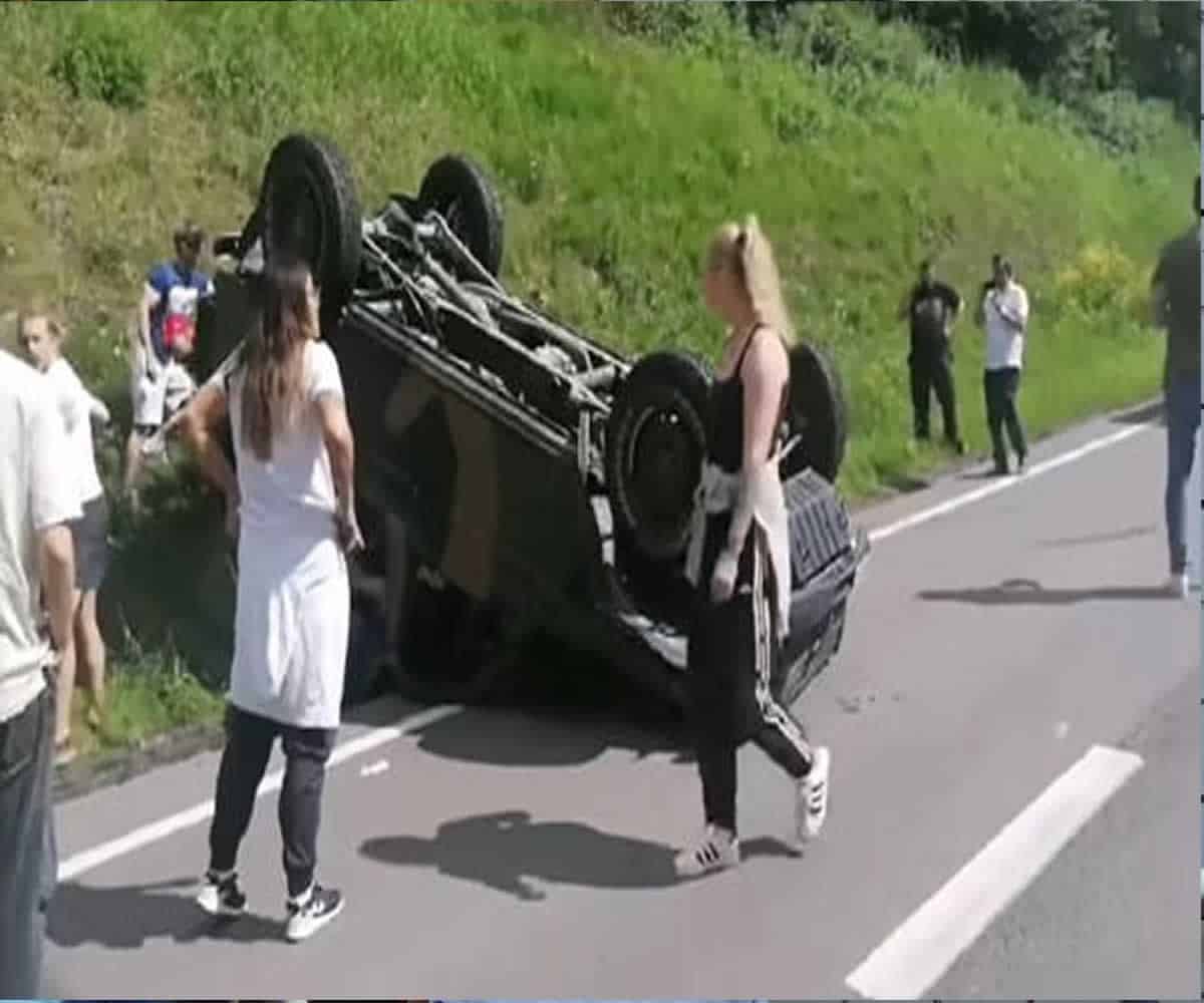 05 Briga entre carros de luxo acaba em capotamento e prisão. Foto: reprodução
