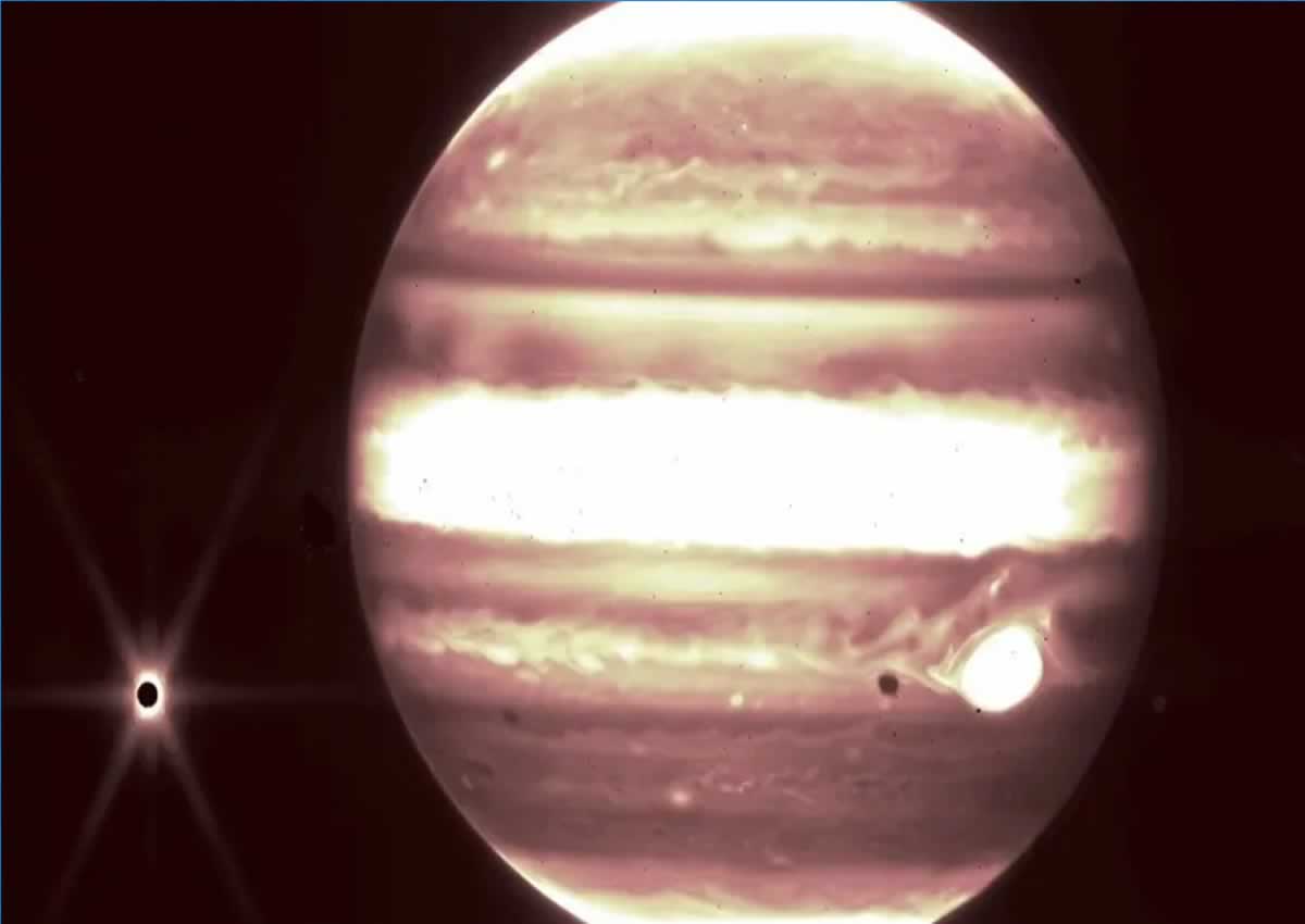 08 Imagem de Júpiter capturada pelo telescópio James Webb, com Europa à esquerda
James Webb/Nasa
