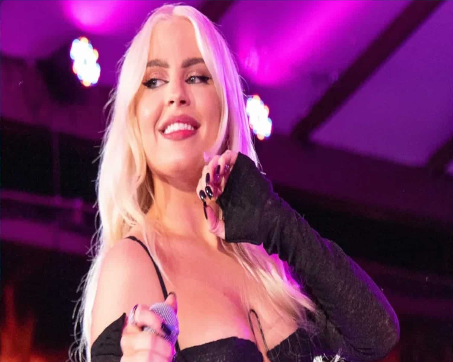17 Luísa Sonza deixou os seguidores babando ao postar foto nua na cama (Foto: Agnews)