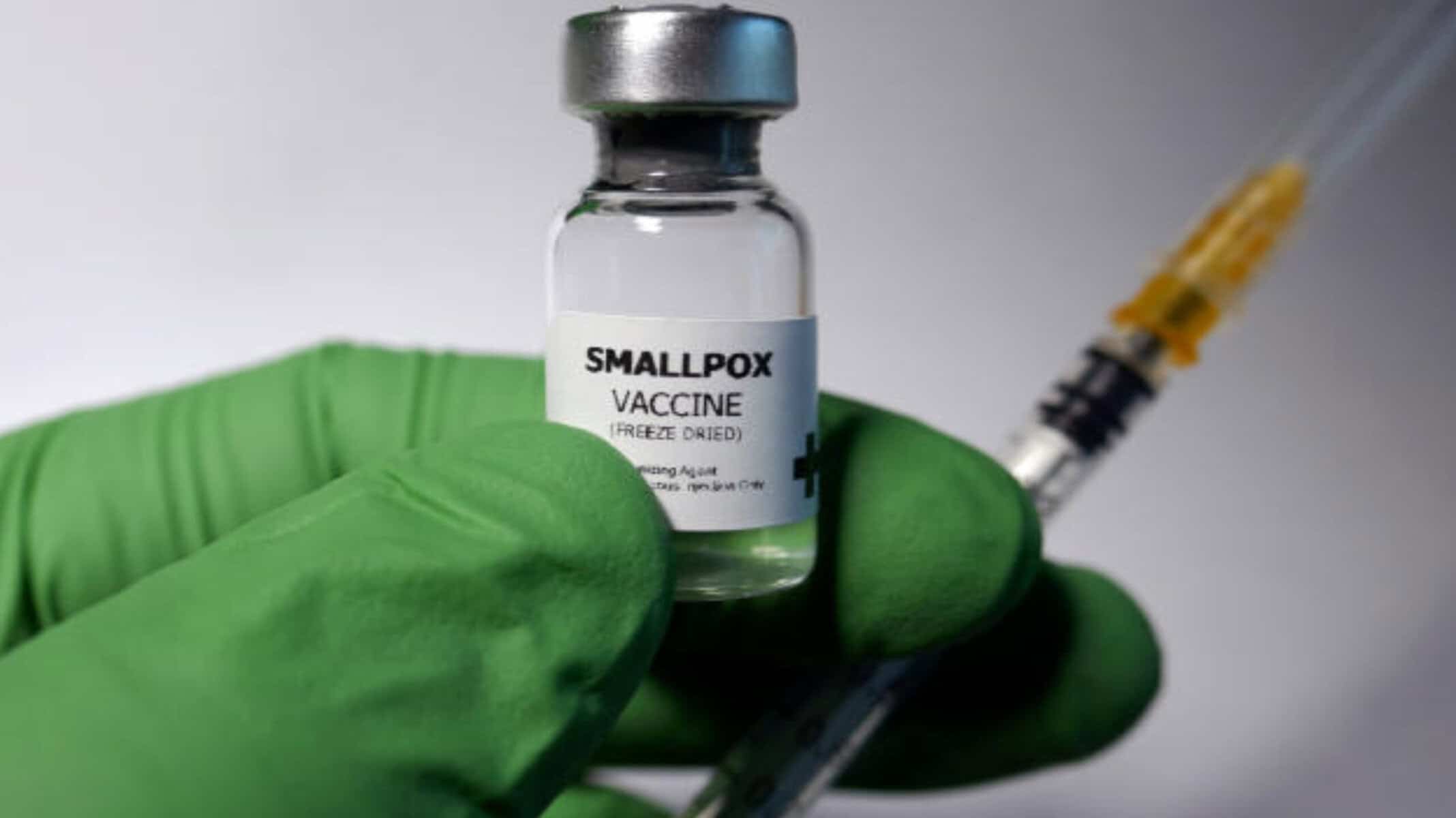Vacina contra varíola - administração de material antigênico (vacina) para estimular o sistema imunológico de um indivíduo a desenvolver imunidade adaptativa a um patógeno. (Foto: Getty Creative)