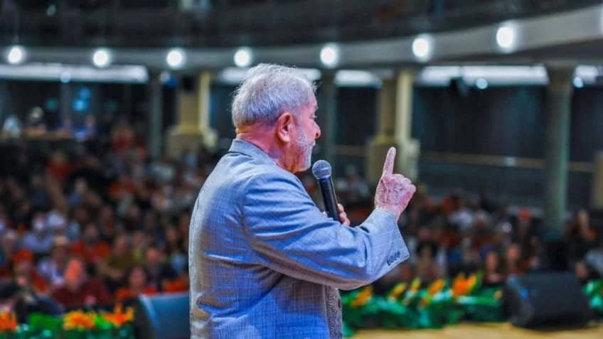 Lula-848×477-1 A Polícia Federal analisa fatores de risco das campanhas dos candidatos à Presidência para definir o tamanho da equipe de proteção. Lula (foto) foi classificado como "risco máximo"