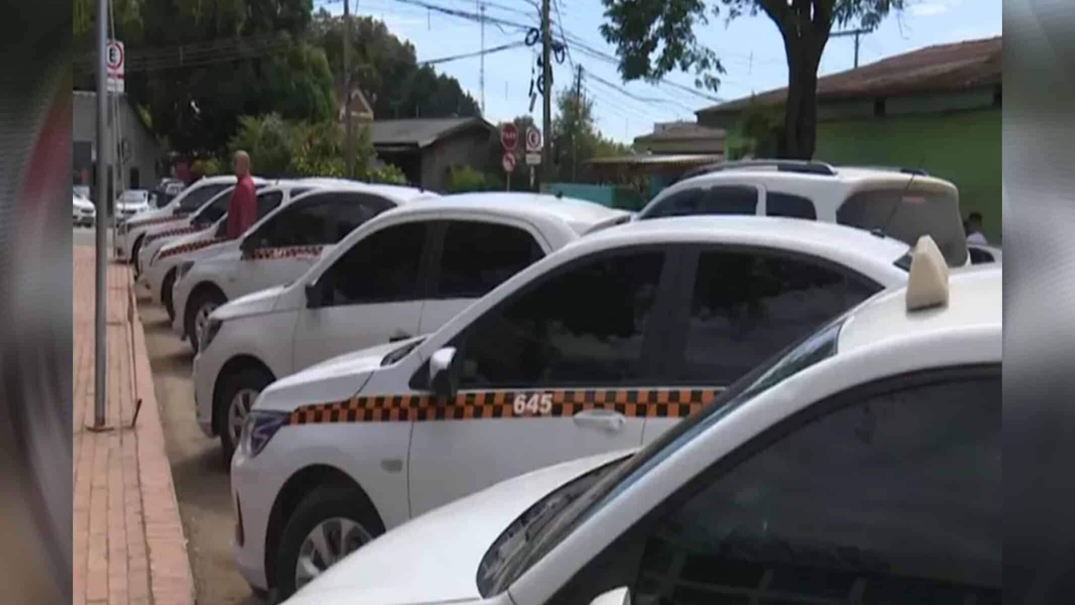 Picsart_22-07-26_15-45-23-217 Cerca de 1,5 mil taxistas devem receber auxílio do governo federal que começa a ser pago em agosto — Foto: Reprodução/Rede Amazônica