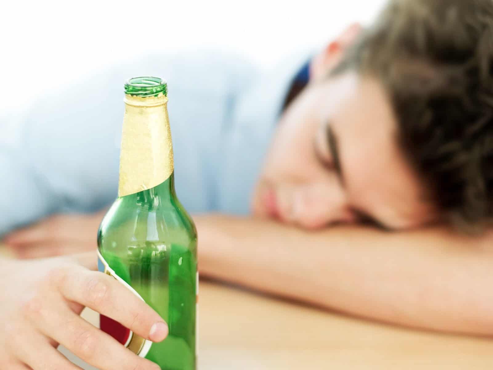 adolescente-bebida-alcoolica-1387563008336_v2_4x3 adolescente-bebida-alcoolica-1387563008336_v2_4x3