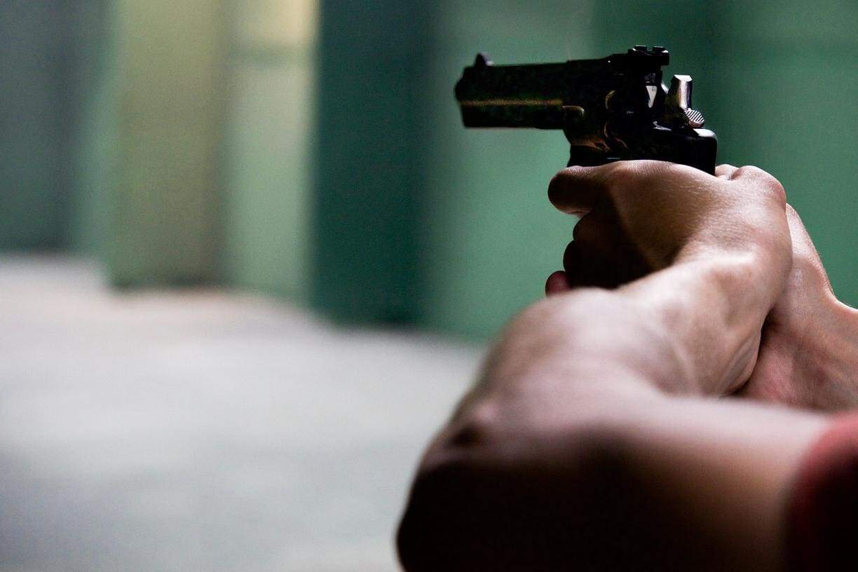 gun-2227646_1920 Homem entrou no templo, chegou a cumprimentar algumas pessoas e efetuou três disparos contra a vítima — Foto: Pixabay