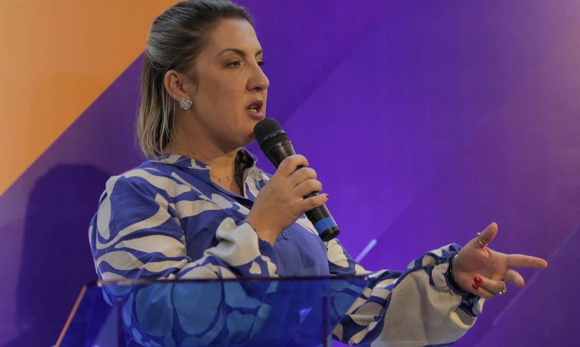 Após tomar posse como presidente da Caixa Economica Federal, Daniella Marques, participa de coletiva de imprensa