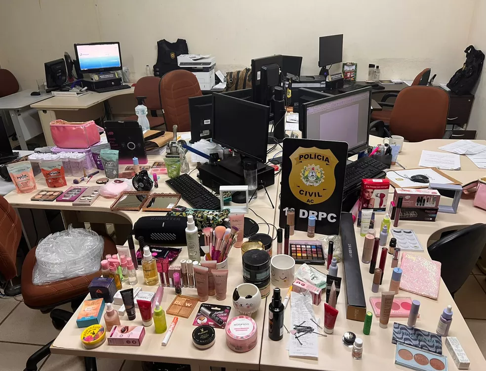 whatsapp-image-2022-07-20-at-08.02.32-1- Material apreendido com suspeita de aplicar golpe do PIX em empresários de Rio Branco — Foto: Arquivo pessoal