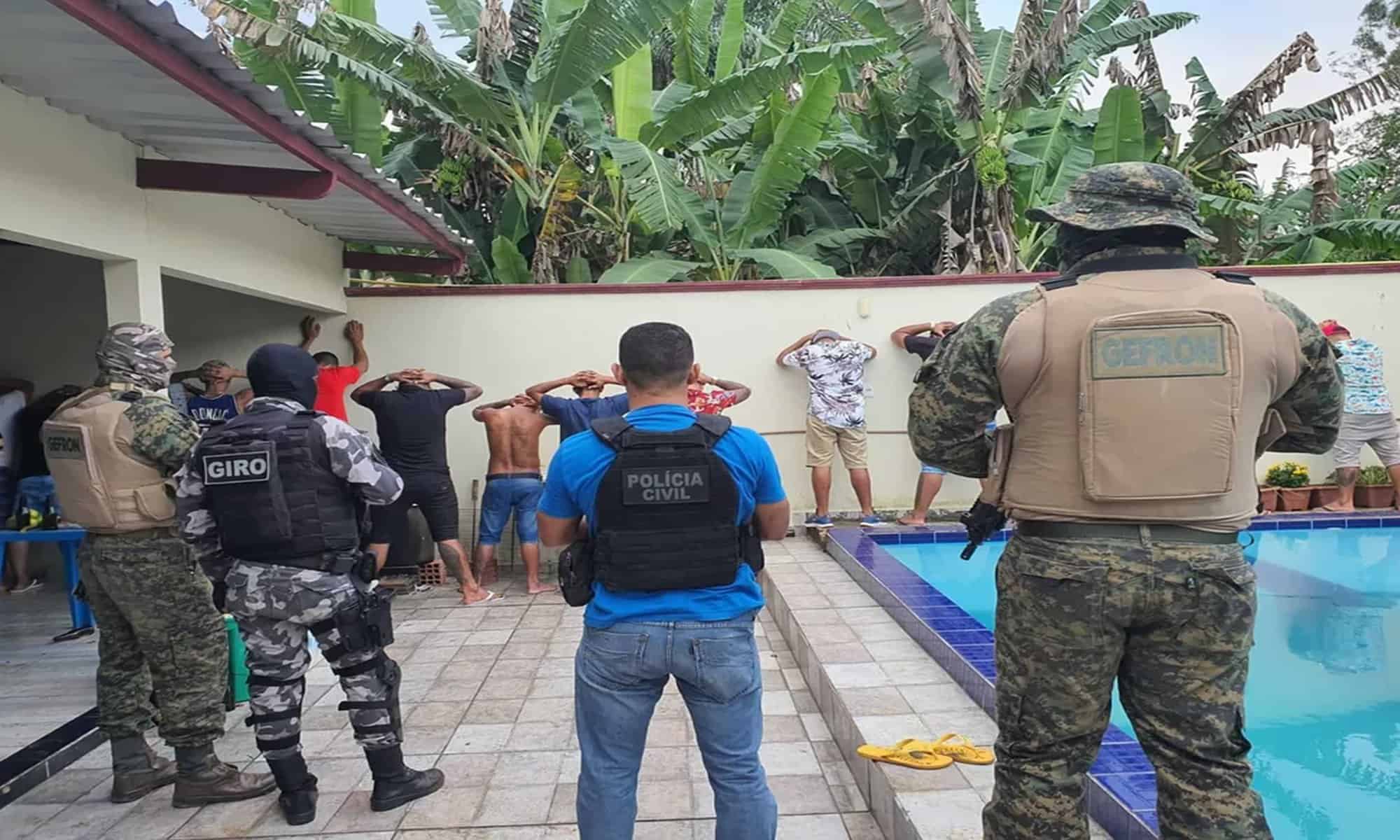 04 Suspeitos faziam churrasco quando polícia chegou nesse sábado (27) — Foto: Arquivo/Polícia Civil