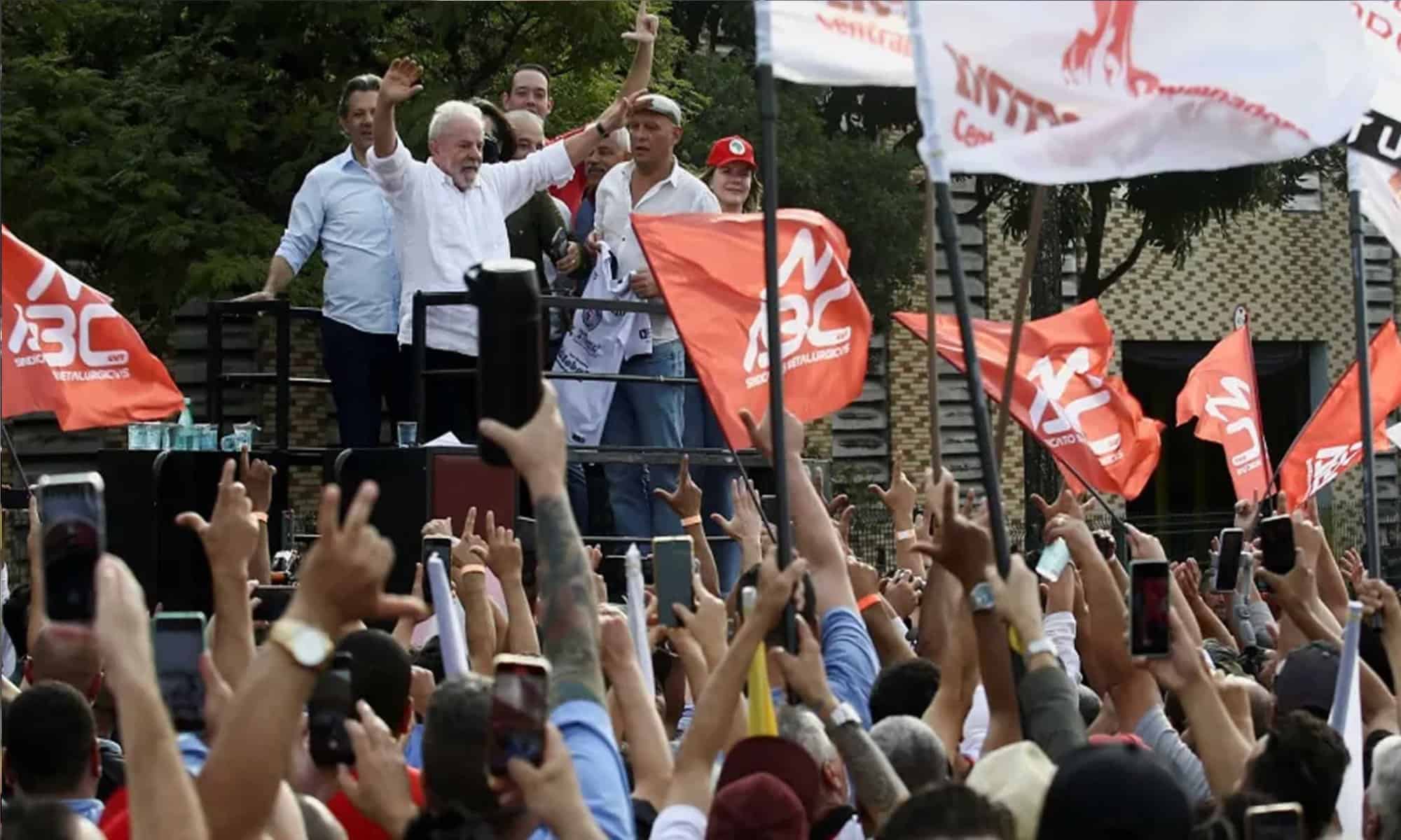 Lula discursa em carro de som em fábrica em São Bernardo do Campo
16/08/2022REUTERS/Carla Carniel
