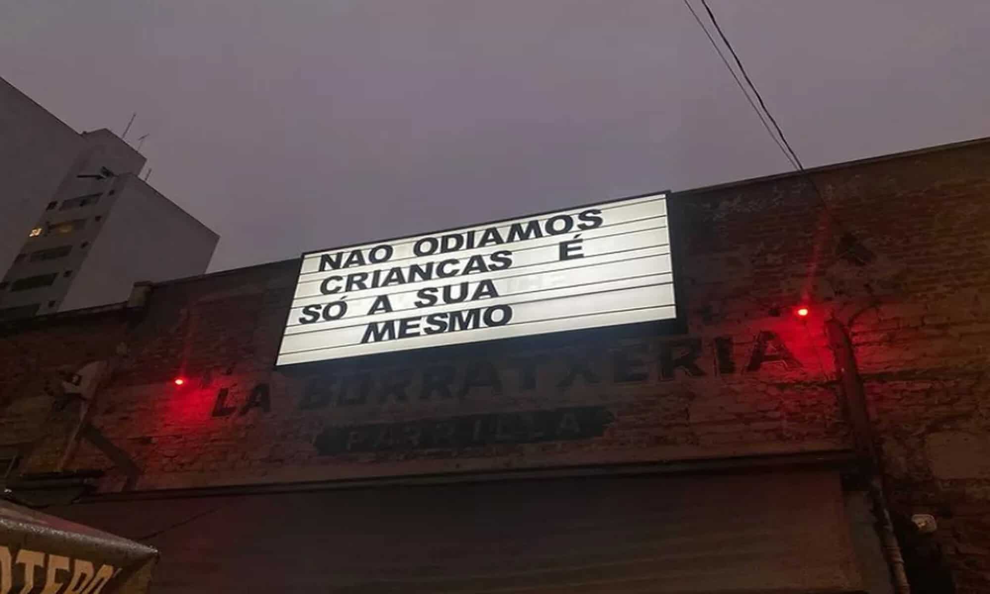 07 Placa na fachada do bar La Borratxeria, em Pinheiros, na Zona Oeste de São Paulo — Foto: Reprodução/Instagram