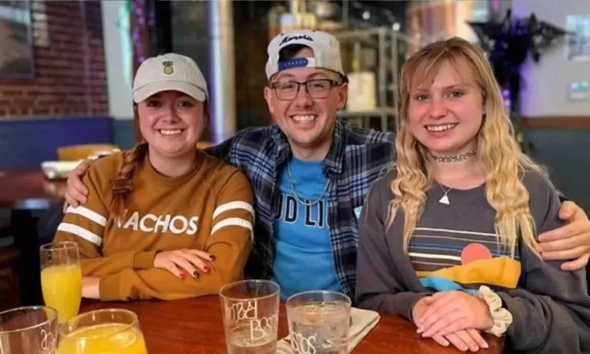 12 Angel Baily, o marido Tyler Hays e a namorada Sam Vick Imagem: Reprodução/Instagram... - Veja mais em https://www.uol.com.br/universa/noticias/redacao/2022/08/11/casal-vira-trisal-ao-convidar-madrinha-de-casamento-para-namorar.htm?cmpid=copiaecola