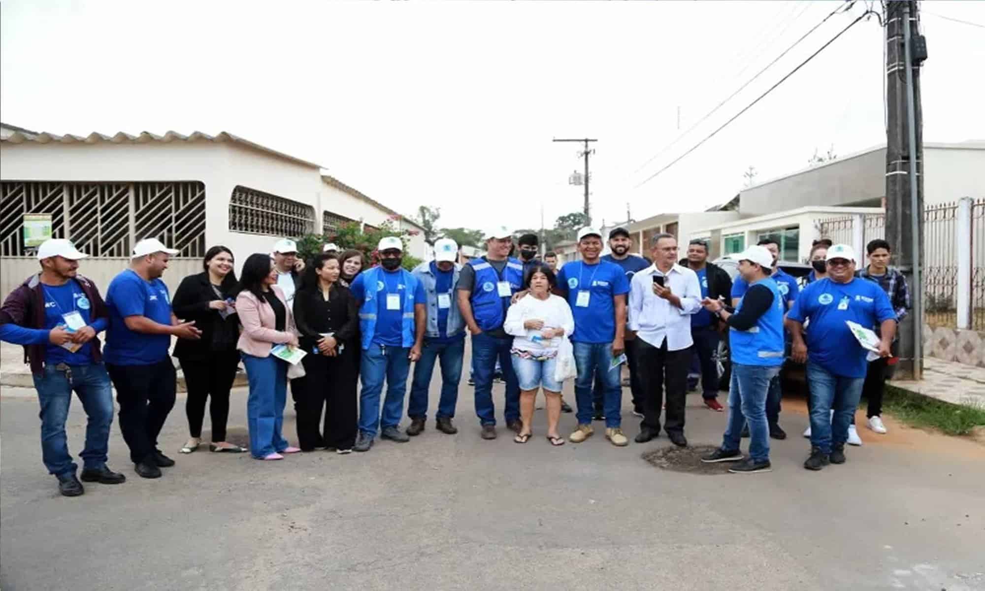 A ação visa atender moradores com serviços e orientações sobre desperdício de água (Foto: Val Fernandes/Assecom)