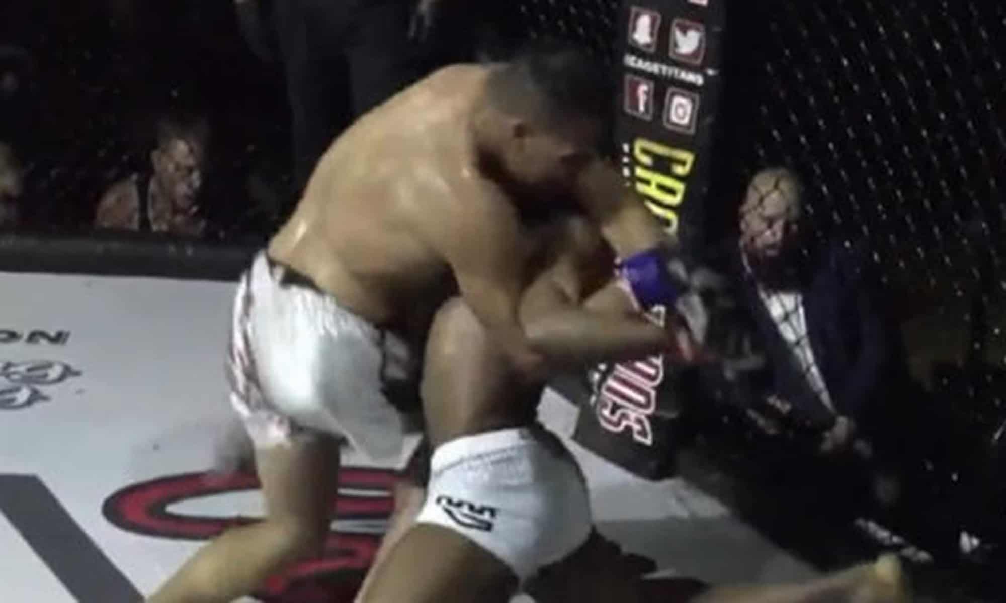 Lutador quebra braço de rival e som é ouvido na arena. Foto: Reprodução/Twitter
Foto: Reprodução/Twitter