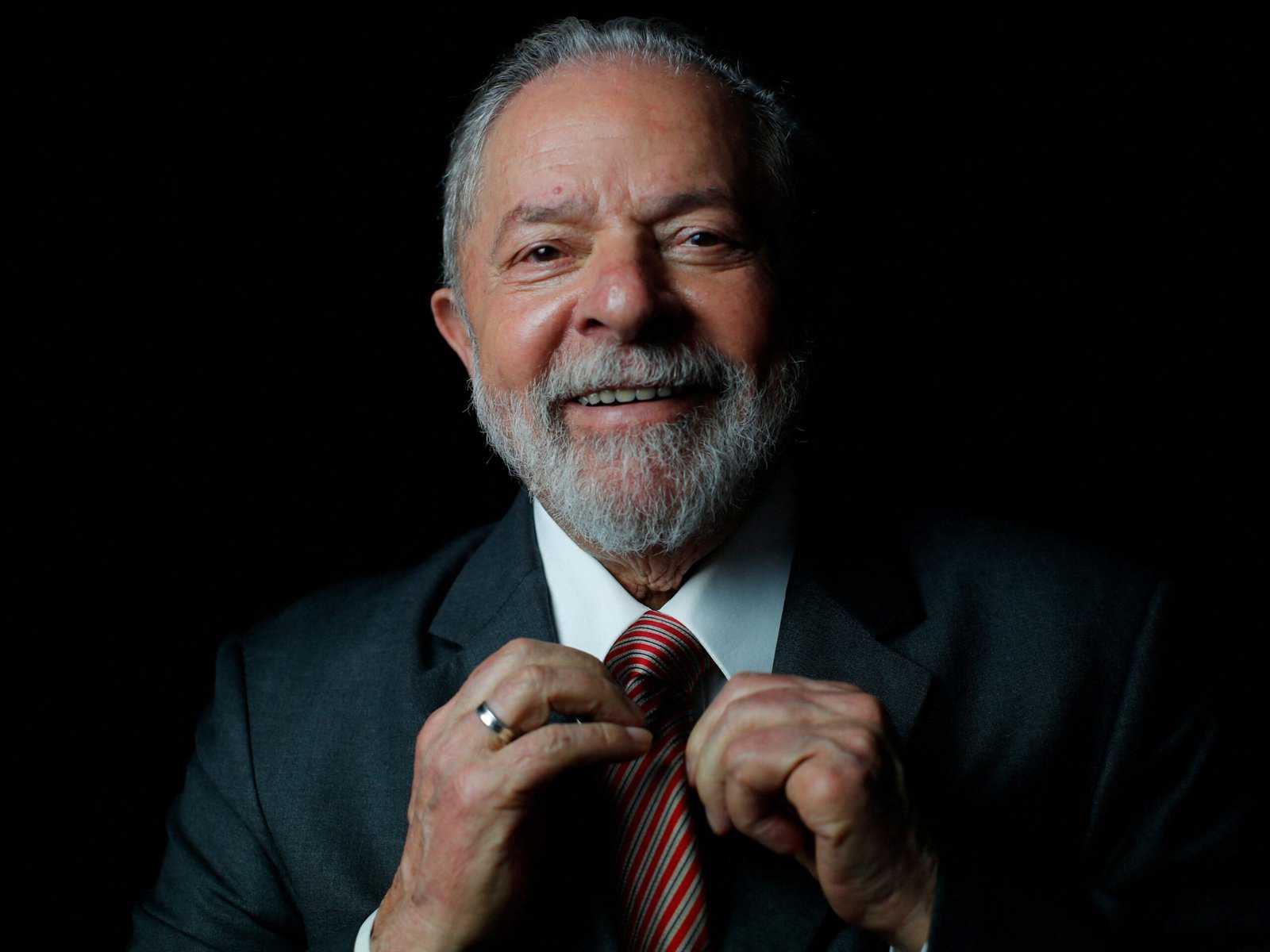 17-dez-2021—ex-presidente-luiz-inacio-lula-da-silva-pt-ajeita-a-gravata-durante-entrevista-a-reuters-em-sao-paulo-1640101695745_v2_4x3 17-dez-2021---ex-presidente-luiz-inacio-lula-da-silva-pt-ajeita-a-gravata-durante-entrevista-a-reuters-em-sao-paulo-1640101695745_v2_4x3