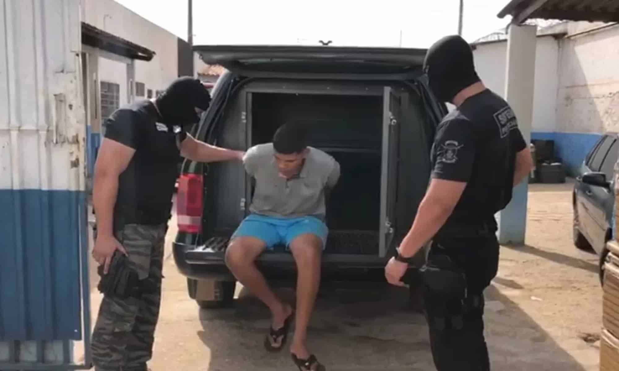 25 Anderson da Silva Leite Monteiro quando foi preso por matar coordenador de escola em Águas Lindas de Goiás — Foto: Polícia Civil/Divulgação
