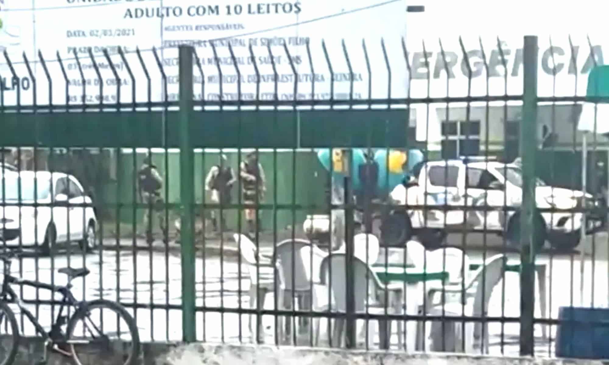 25 Homens baleados foram levados ao hospital, mas não resistiram aos ferimentos — Foto: Reprodução/TV Bahia