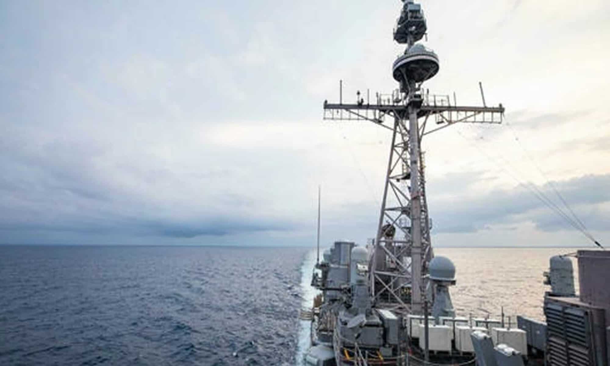 39 Navios de guerra americanos ignoram advertências da China e atravessam estreito de Taiwan. Foto: US Navy - 7th Fleet