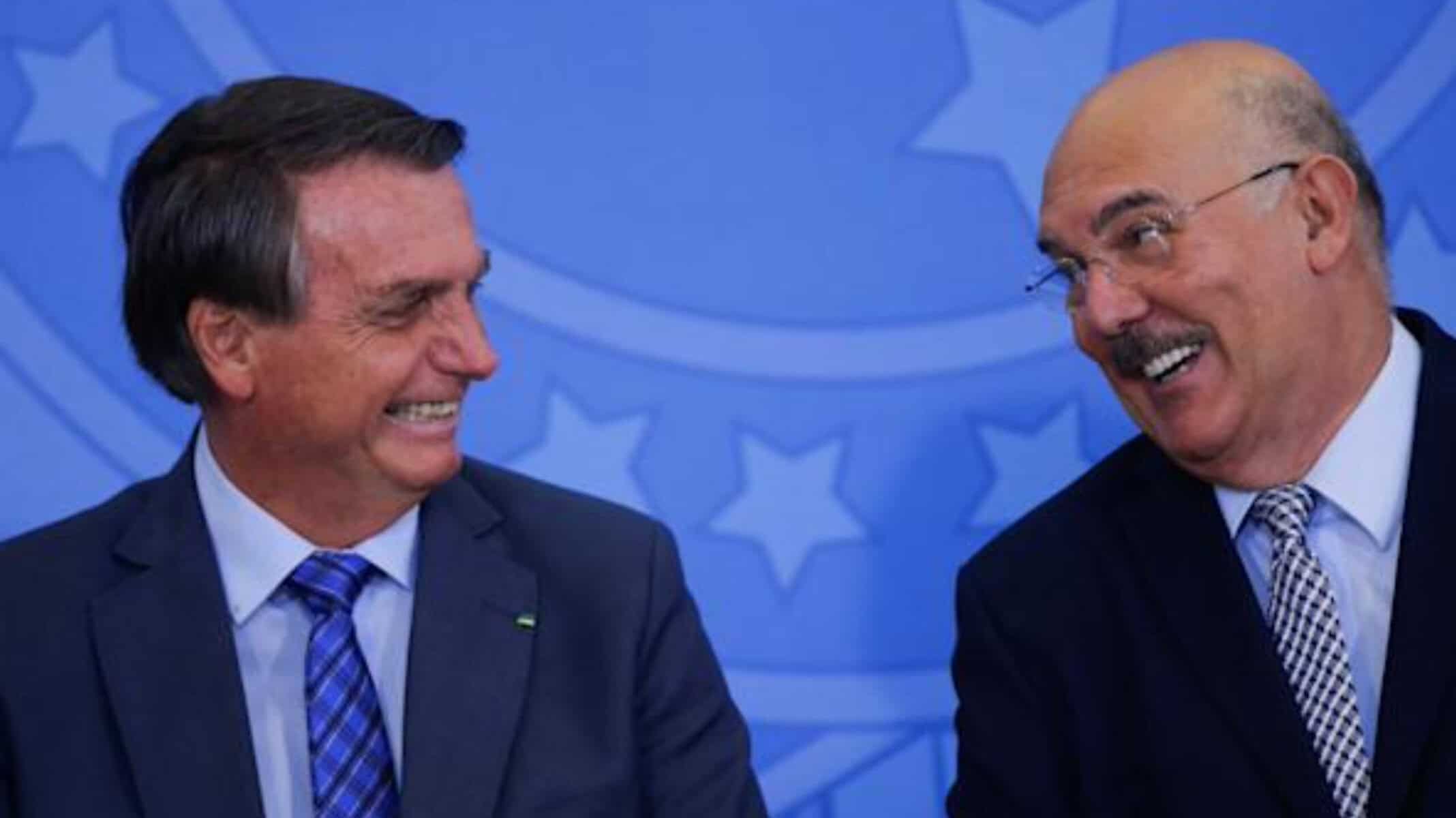 751876F3-8C8E-483C-A01B-D4F5D0D3F266 O presidente Jair Bolsonaro (PL) e o então ministro da Educação, Milton Ribeiro em foto tirada durante cerimônia no Palácio do Planalto em 4 de fevereiro de 20211 (Foto: REUTERS/Adriano Machado)