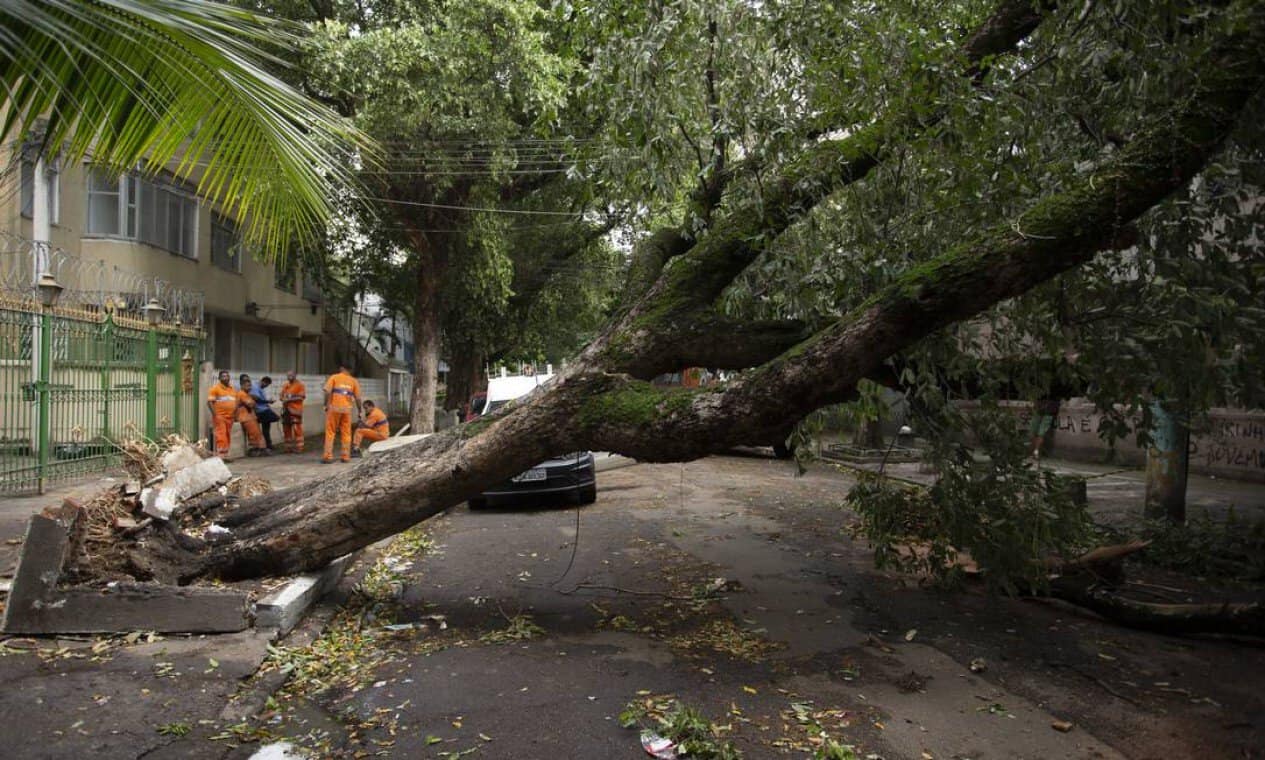 95378571_RI-Rio-de-Janeiro-RJ-22-09-2021Ventania-de-ontem-provoca-estragos-na-cidade-do-Rio-Na-fo 95378571_RI-Rio-de-Janeiro-RJ-22-09-2021Ventania-de-ontem-provoca-estragos-na-cidade-do-Rio-Na-fo