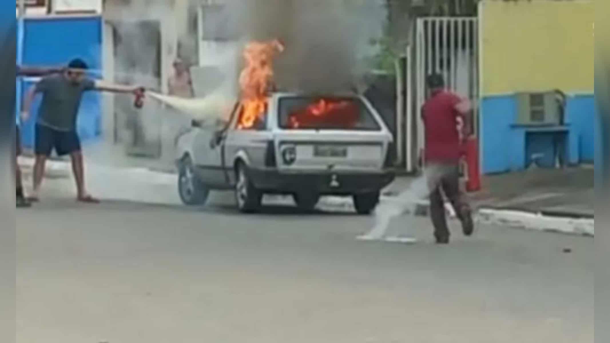 Picsart_22-08-09_15-37-44-039 Homem morreu carbonizado dentro do próprio veículo - Foto: Reprodução