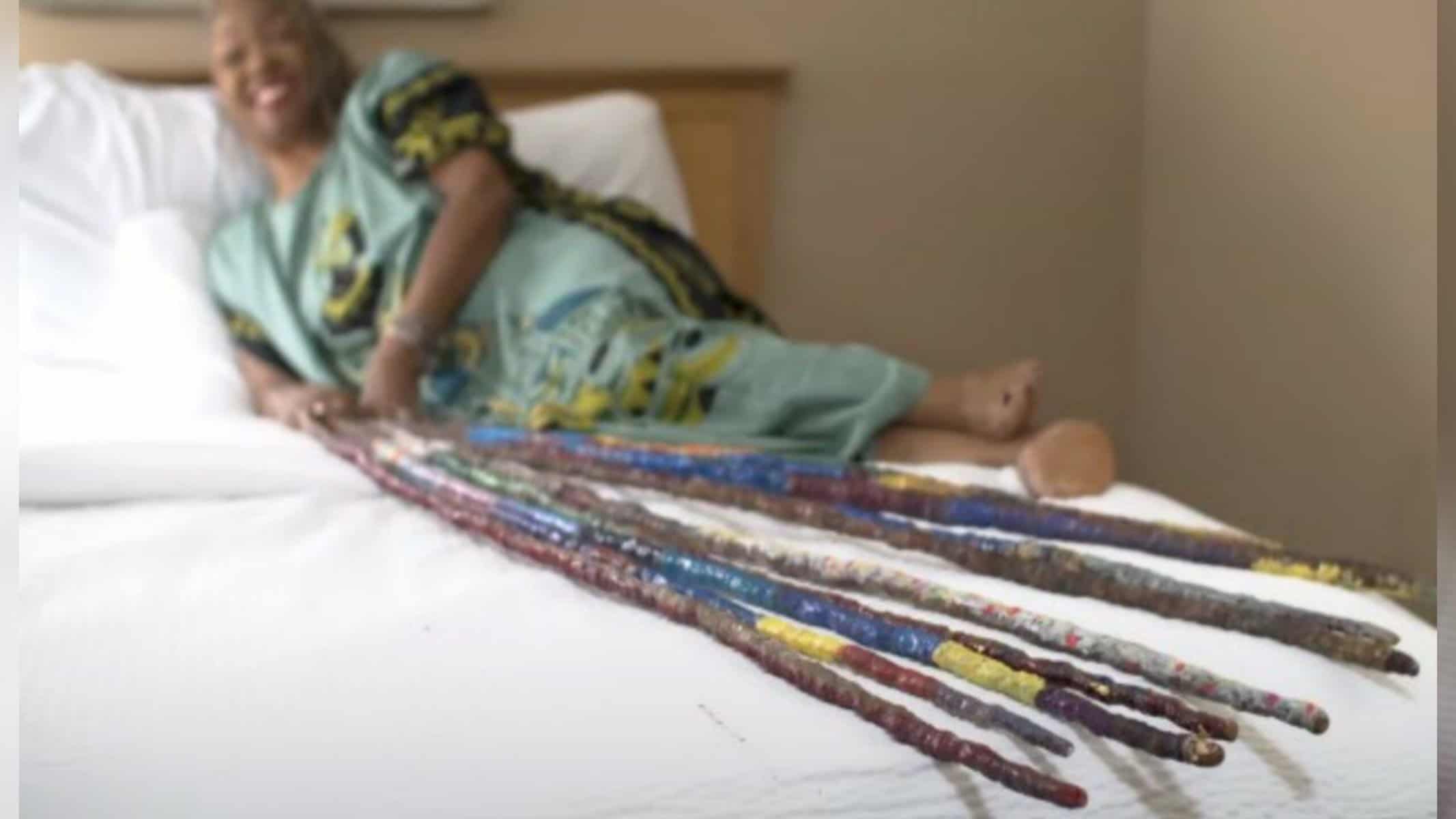 Picsart_22-08-09_17-05-53-867 Americana ganhou recorde de unhas mais longas