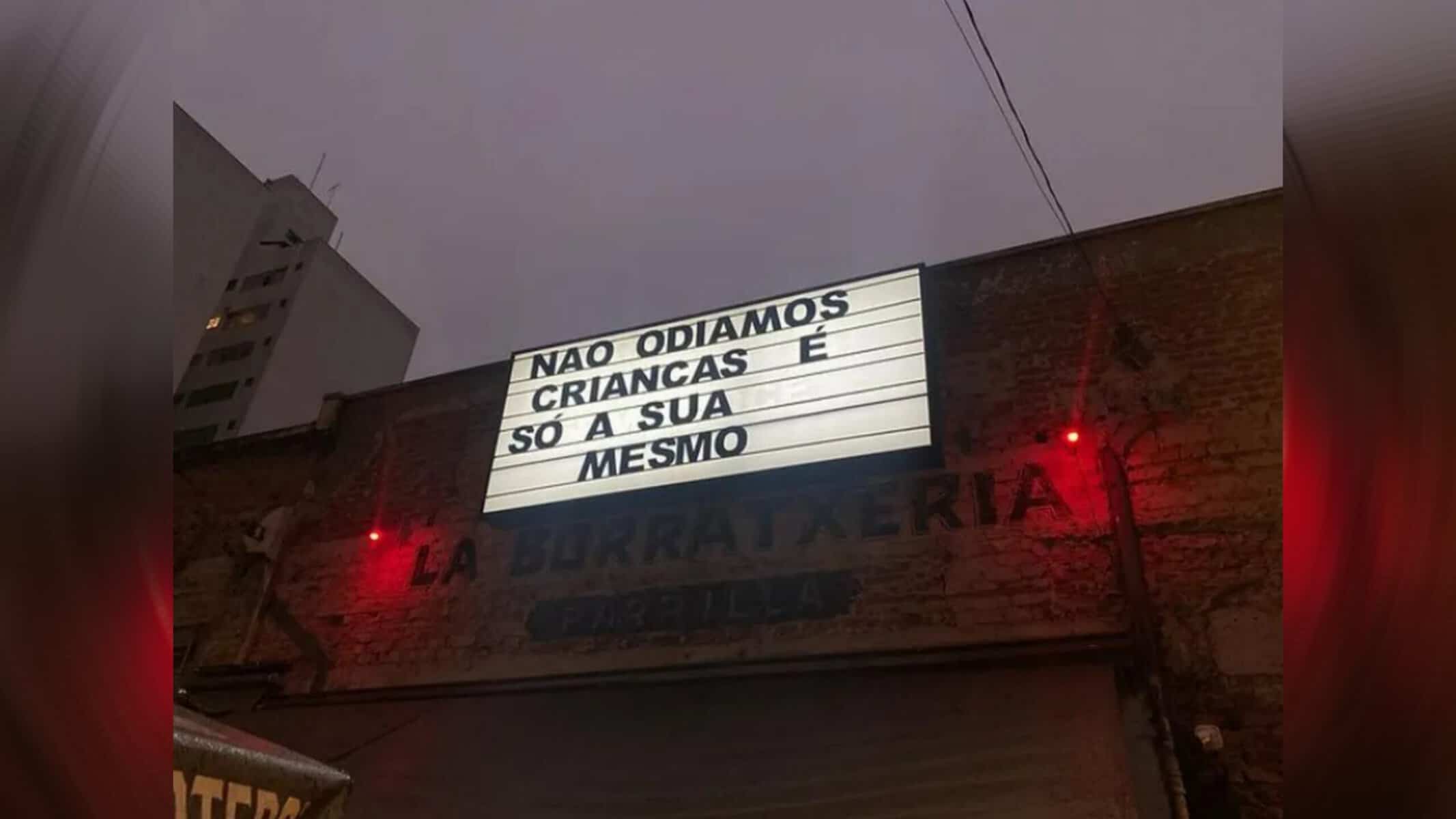 Picsart_22-08-09_18-24-29-227 Placa na fachada do bar La Borratxeria, em Pinheiros, na Zona Oeste de São Paulo — Foto: Reprodução/Instagram