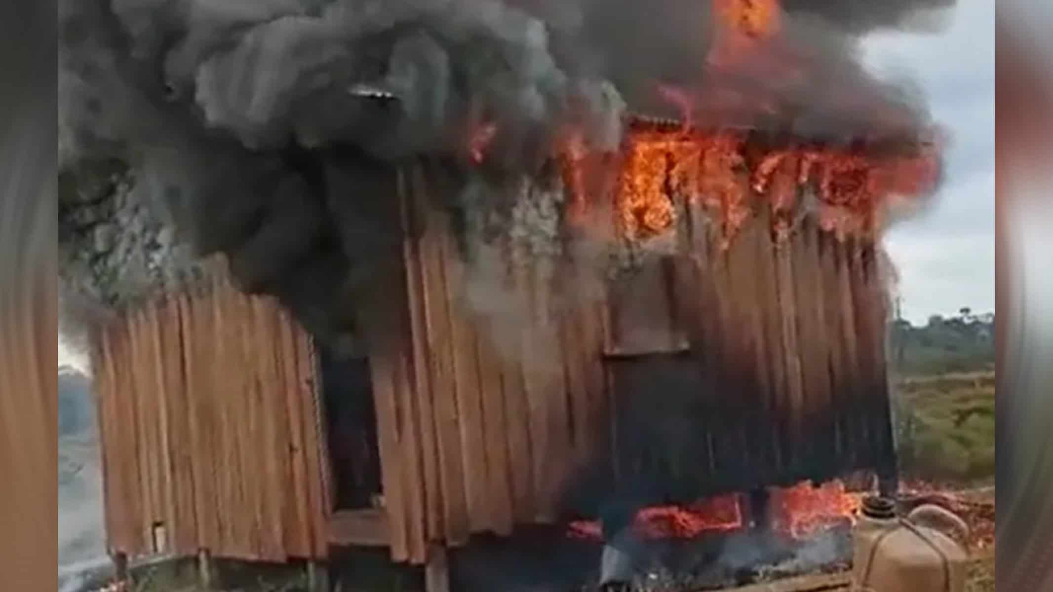 Picsart_22-08-09_21-50-06-181 Foto reprodução