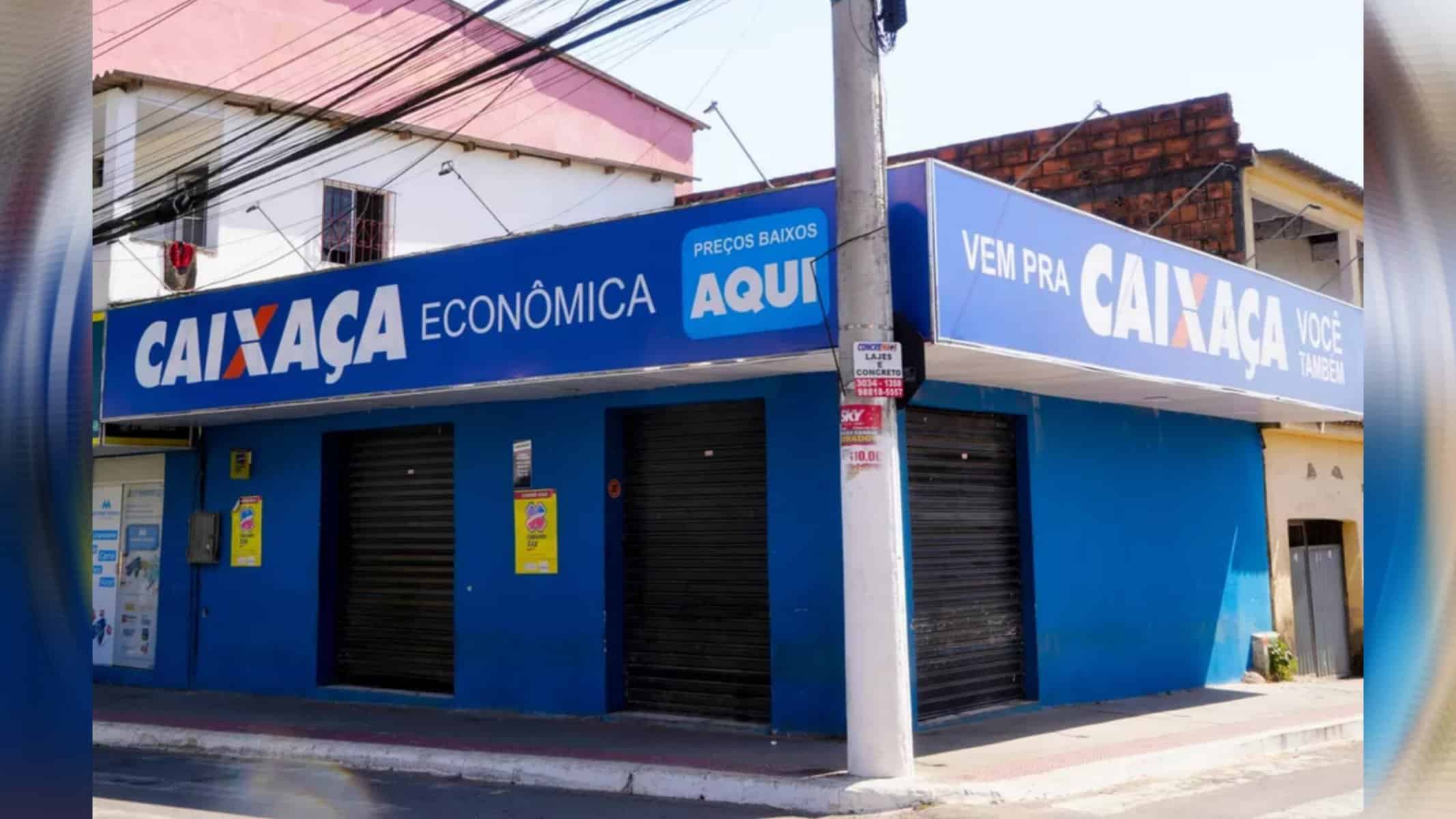 Fachada da distribuidora de bebidas com a placa "Caixaça Econômica" — Foto: Fernando Madeira/Rede Gazeta