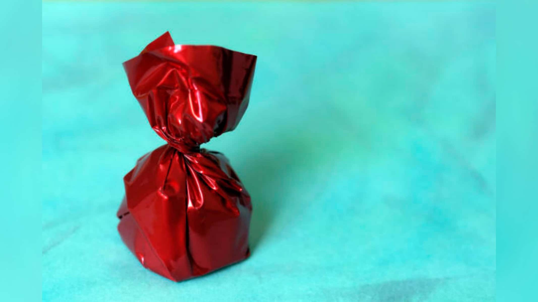 Picsart_22-08-15_21-02-21-085 Suspeita ofereceu bombom com sonífero para idosa dentro de ônibus. (Foto: GettyImages)