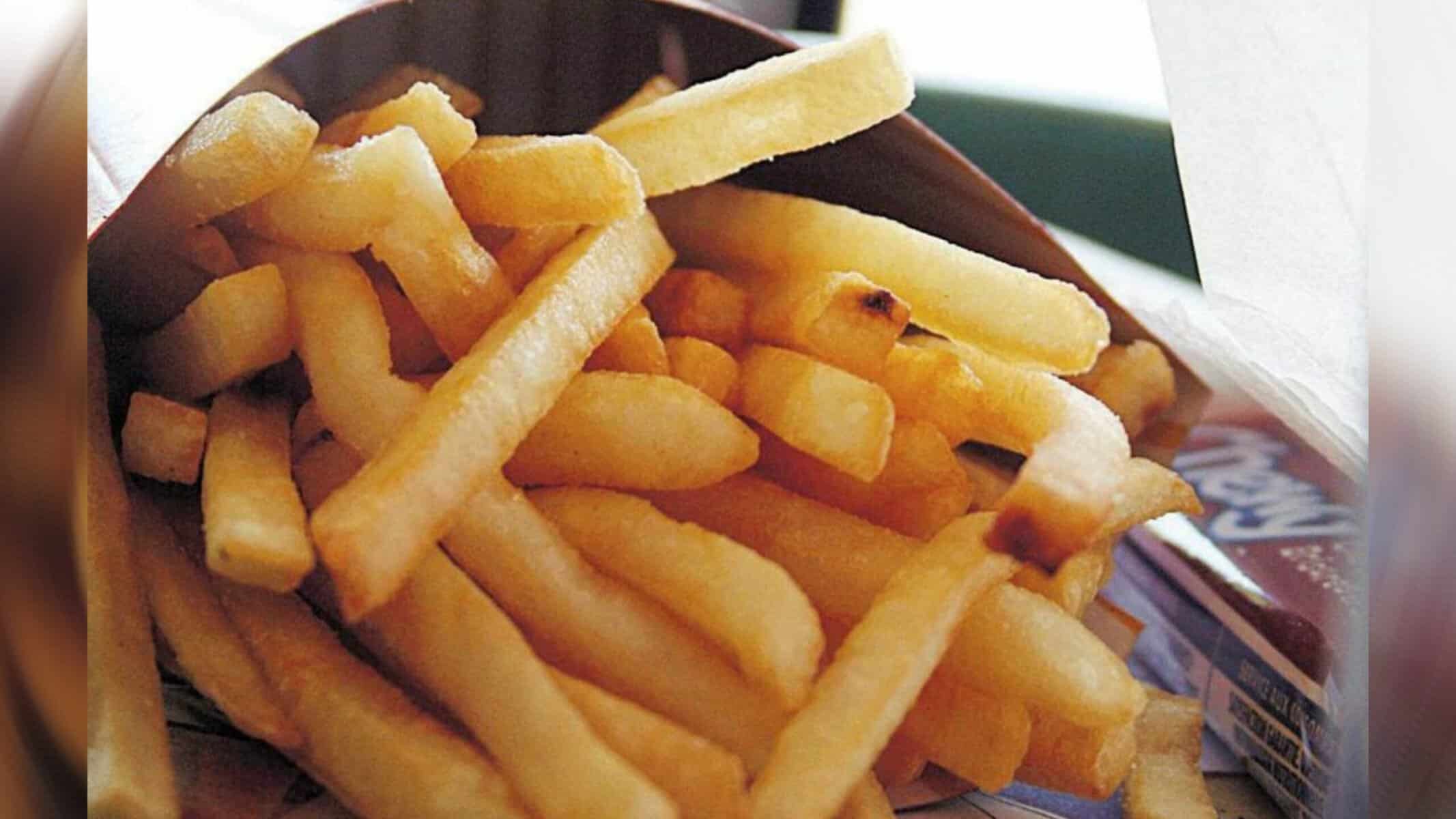 Homem liga para polícia para reclamar de batatas frias e é preso por assassinato — Foto: Wesley S./Stockxpert